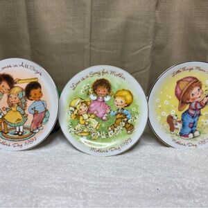 Avon Collectible Mother's Day Plates - Multicolor
